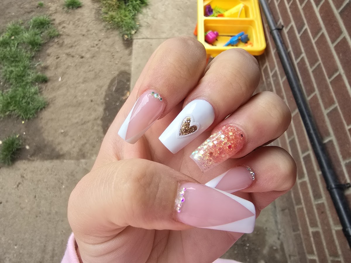 Pink, white and gold heart coffin nails